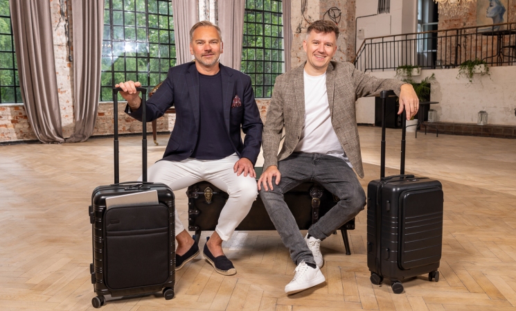 ETERNITIVE smart suitcases